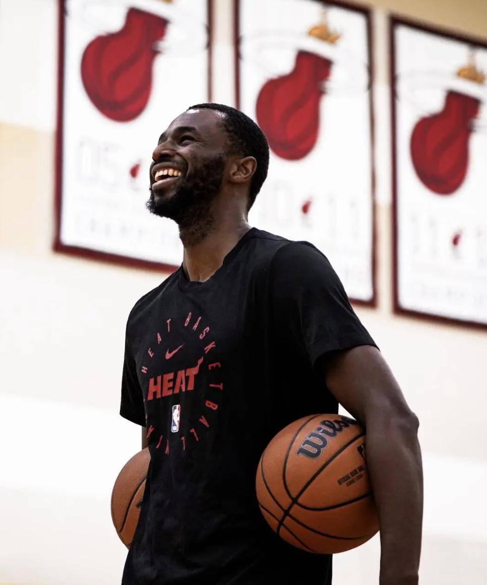 赛地聚焦——CBA季后赛转会期热度飙升,洛杉矶湖人复出首秀,信心回归,资深球员宣示担当的简单介绍 赛地聚焦——CBA季后赛转会期热度飙升,洛杉矶湖人复出首秀,信心回归,资深球员宣示担当的简单介绍