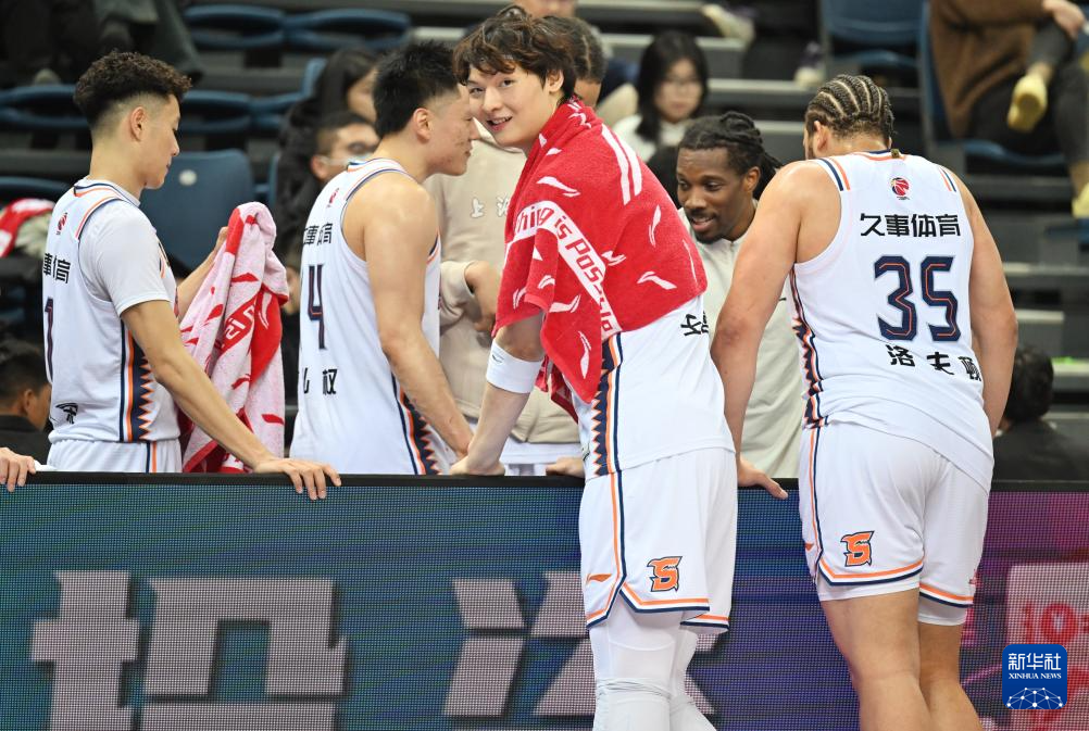 CBA季后赛赛程吃紧，上海久事赛后队长鼓劲，更衣室稳定，年轻球员得到机会的简单介绍