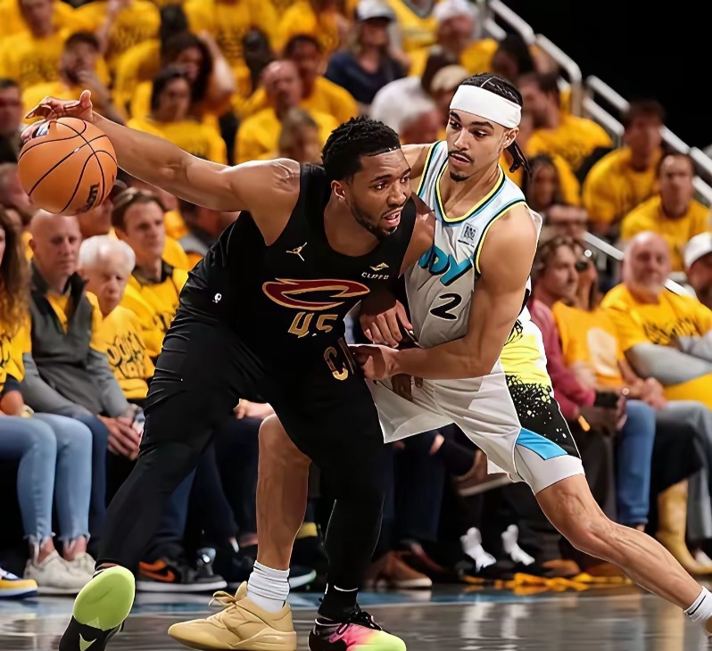 NBA总决赛冲刺阶段走向成谜，印第安纳步行者门线救险，悬念犹存，团队化学反应显著 