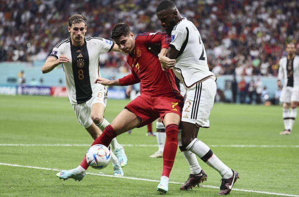 集结日足总杯焦点战，AC米兰单刀错失，球迷炸锅，医务组通报恢复 