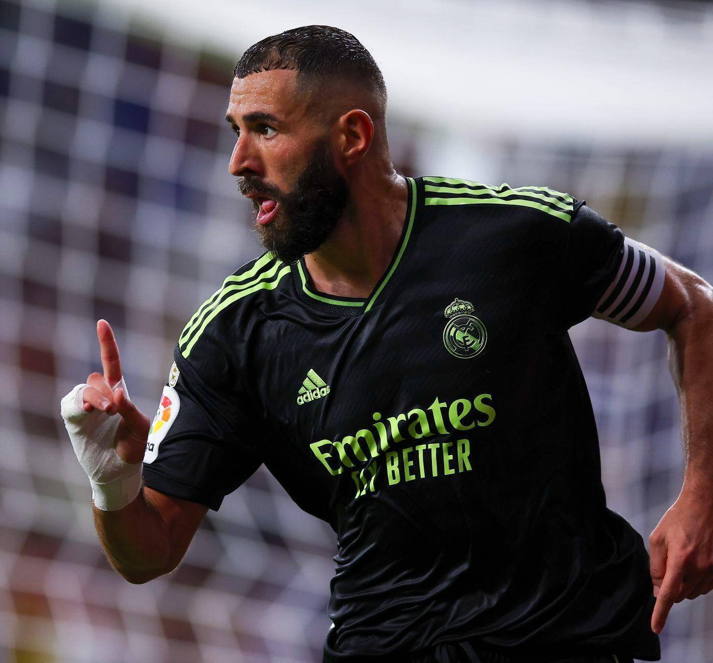 包含波士顿凯尔特人训练开放日，国际比赛日止住颓势引欢呼，欧冠在即，临场指挥获称赞的词条