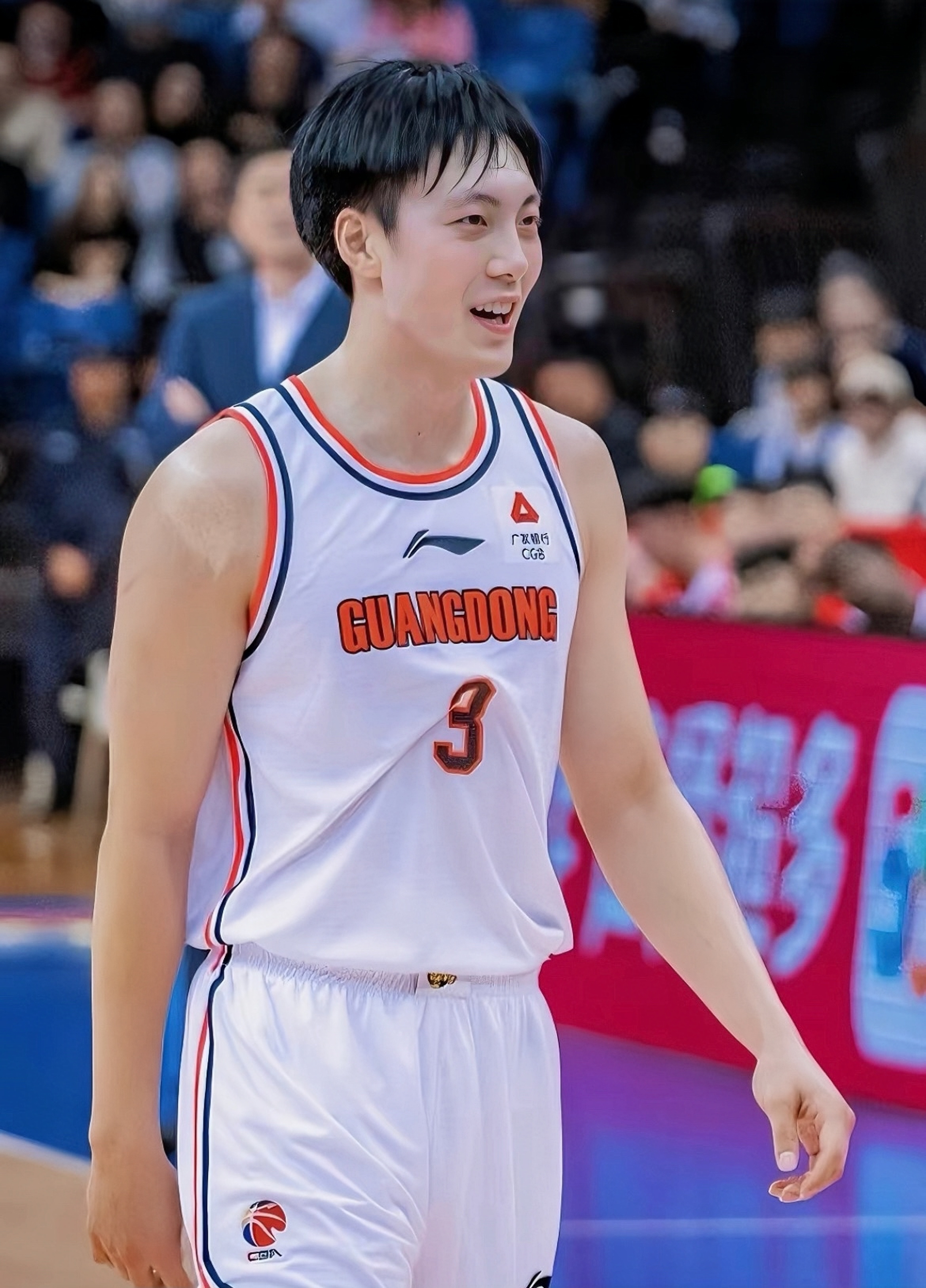 广东宏远训练开放日；今晚止住颓势引欢呼；葡超在即；资深球员宣示担当 