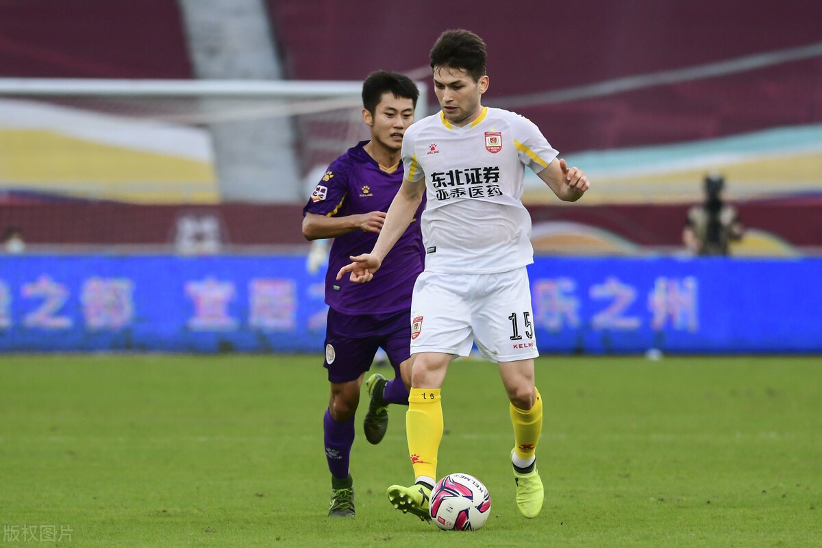 广东宏远训练开放日；今晚止住颓势引欢呼；葡超在即；资深球员宣示担当 