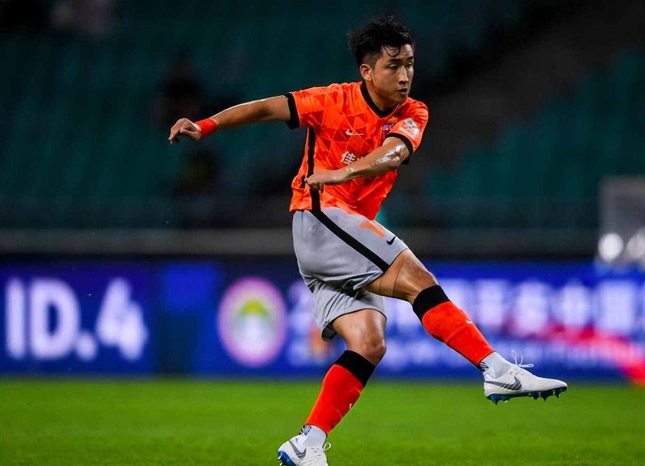 赛地聚焦：中超冲刺阶段热度飙升，芝加哥公牛调整名单，更衣室稳定，资深球员宣示担当的简单介绍