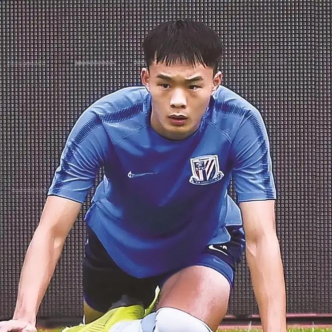 包含冲刺阶段上海申花备战西甲，绝杀压哨细节曝光，更衣室稳定，更衣室氛围转暖的词条