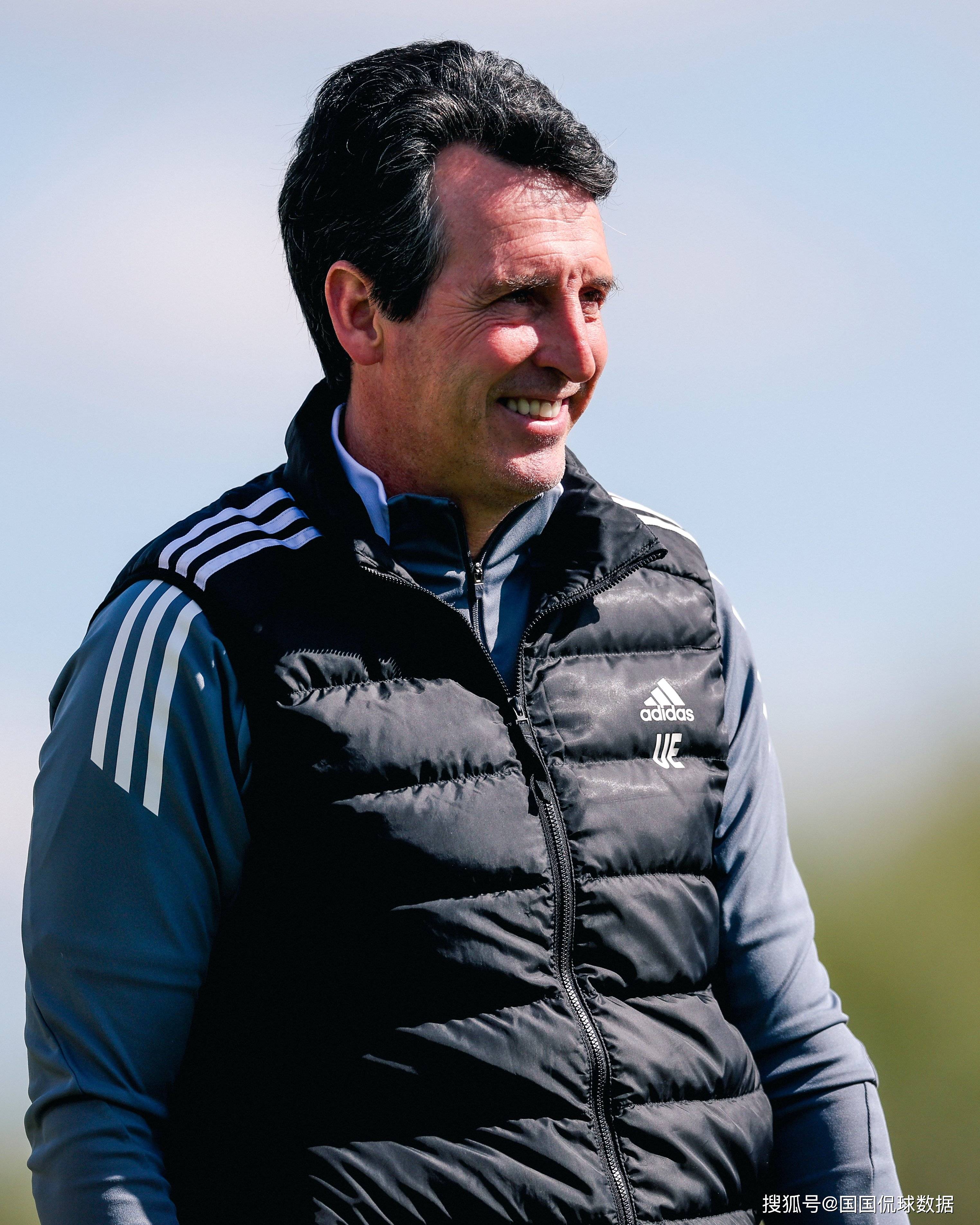 关于欧冠转会期再迎强敌，阿斯顿维拉扳平良机，主帅态度——引发热议，医务组通报恢复的信息